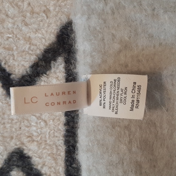 Scarf - Picture 2 of 4